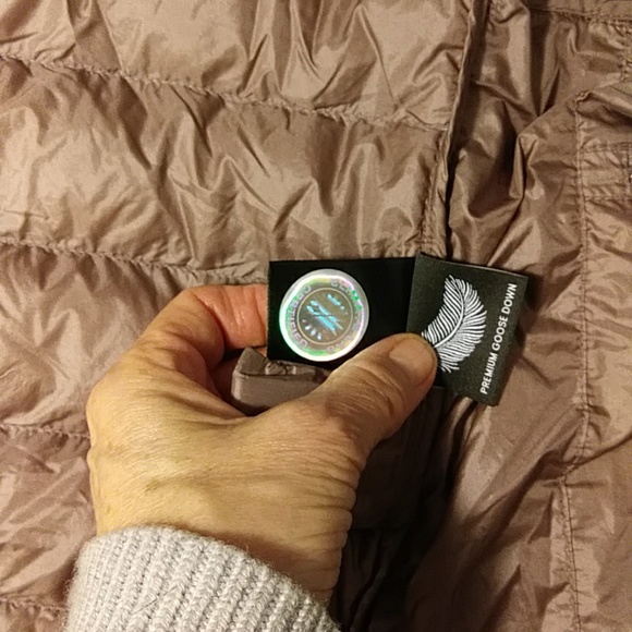 The Foundation Puffer.  The Group by Babaton; packable. - Picture 12 of 12